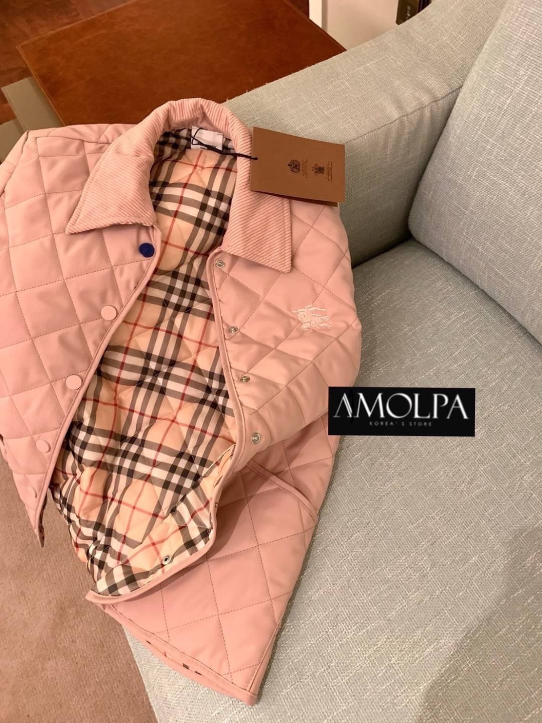 JACKET BB งาน 1:1 งานผ้าอย่างดี หนานุ่ม เหมือนช๊อปเด๊ะ งานสวยยยเป๊ะม๊าก ไม่ผิดหวังแน่นอน งานพรีเมียมมม 👆ใส่ได้ทั้ง ช ญ น๊า ใส่สบาย : สินค้าคุณภาพ (พร้อมส่ง)