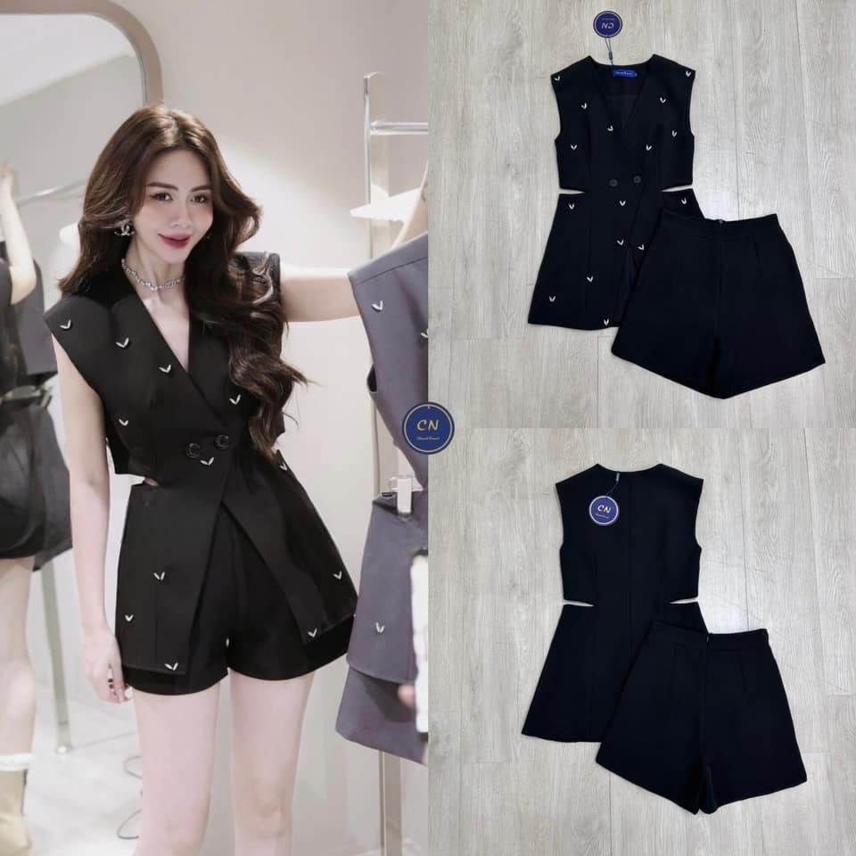 Set 2 ชิ้นสีดำ เสื้อตัวยาวดีไซน์แขนกุดคอวีทรงพอดีตัว ช่วงเอวเจาะเว้าทั้งสองข้าง มีกระดุมคู่ด้านหน้าใช้งานได้จริง +กางเกงขาสั้นใส่สบาย : สินค้าคุณภาพ (พร้อมส่ง)