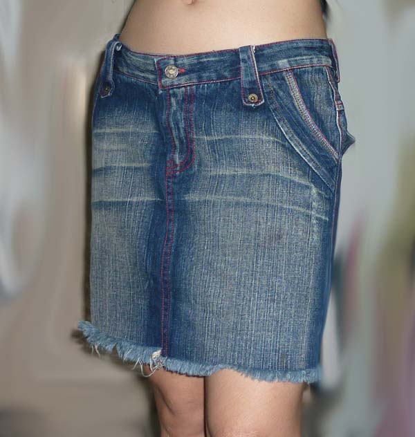 กระโปรงยีนส์สั้น แต่งด้ายแดง 30.5-35-14