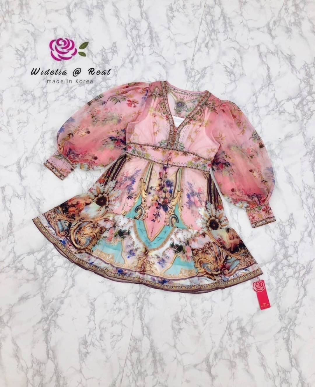 Dress :: เดรสสั้นตัวสวยทรงดี ท่อนแขนยาวเป็นทรงสวย ตัวเดรสมาในผ้าเนื้อสวย ท่อนล่างทรงเอบานพริ้วสวย สินค้าคุณภาพ (พร้อมส่ง)