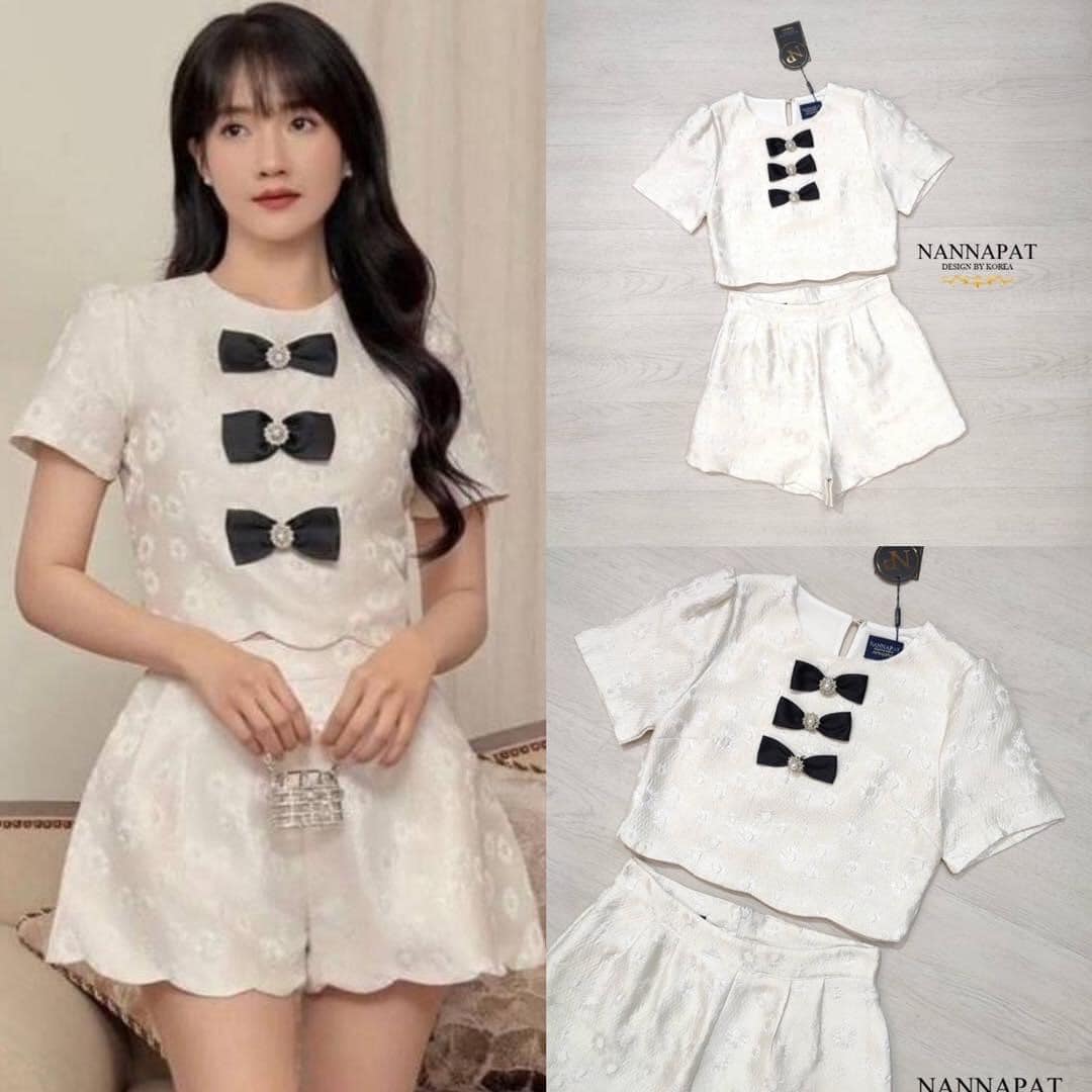 Set 2 ชิ้น เสื้อซิปหลัง แต่งโบว์เล็กน่ารัก มีเทร็คเจอร์ในตัว ดีมาก หนานุ่ม ใส่สบาย มีซับในอย่างดี มาพร้อม กางเกงมีกระเป๋าข้าง สินค้าคุณภาพ (พร้อมส่ง)