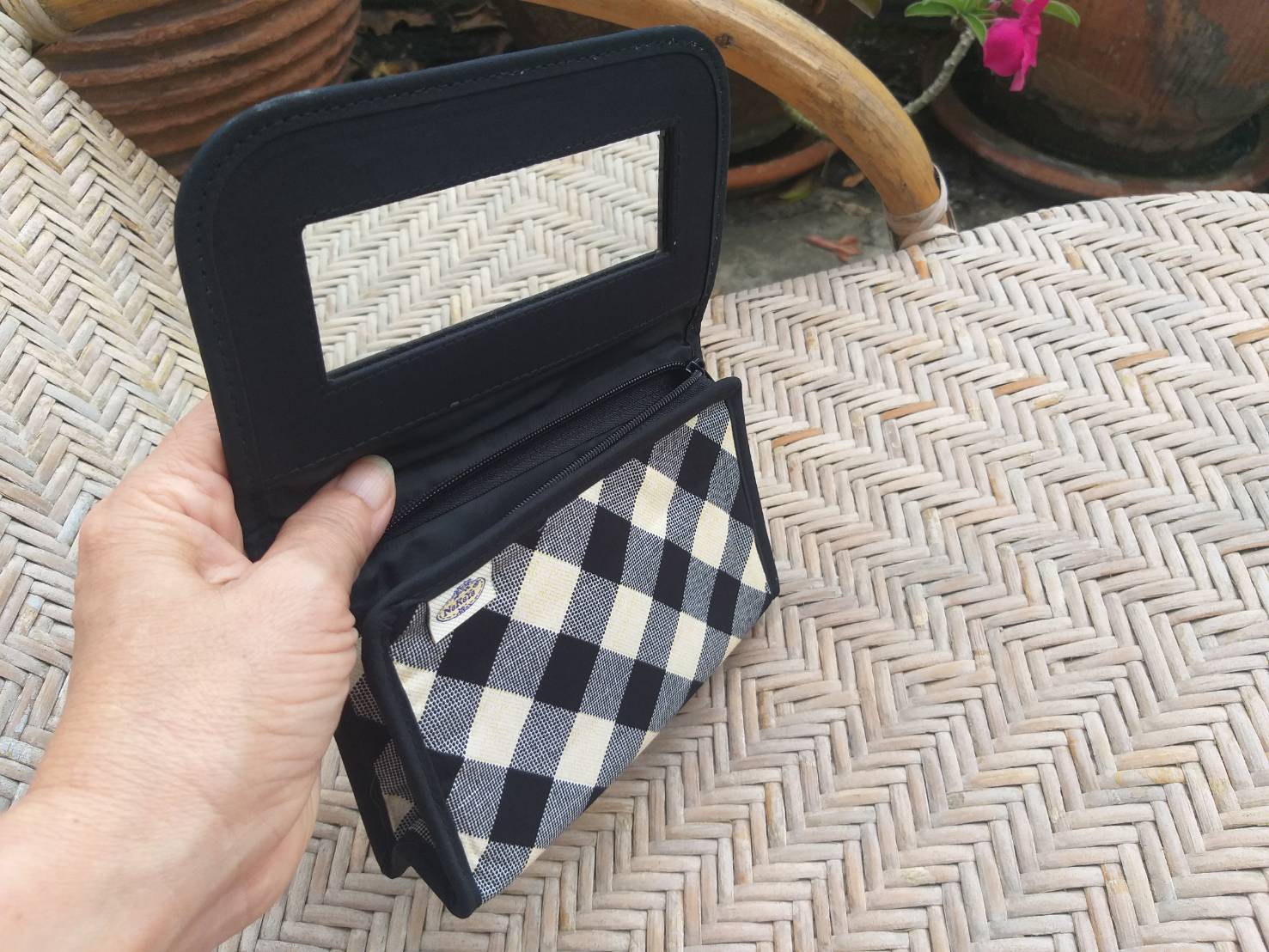 กระเป๋าเครื่องสำอางค์ NaRaYa พร้อมกระจก (ของใหม่)