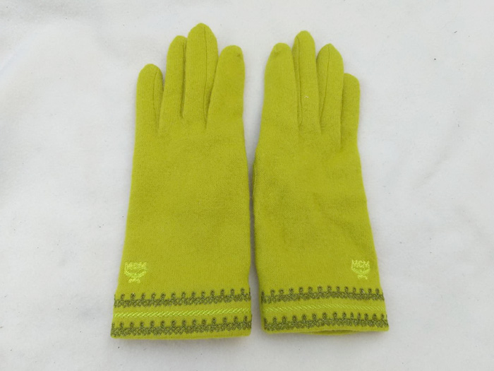 ถุงมือไหมพรมขนสัตว์ MCM ไซด์ S-M (ของใหม่)