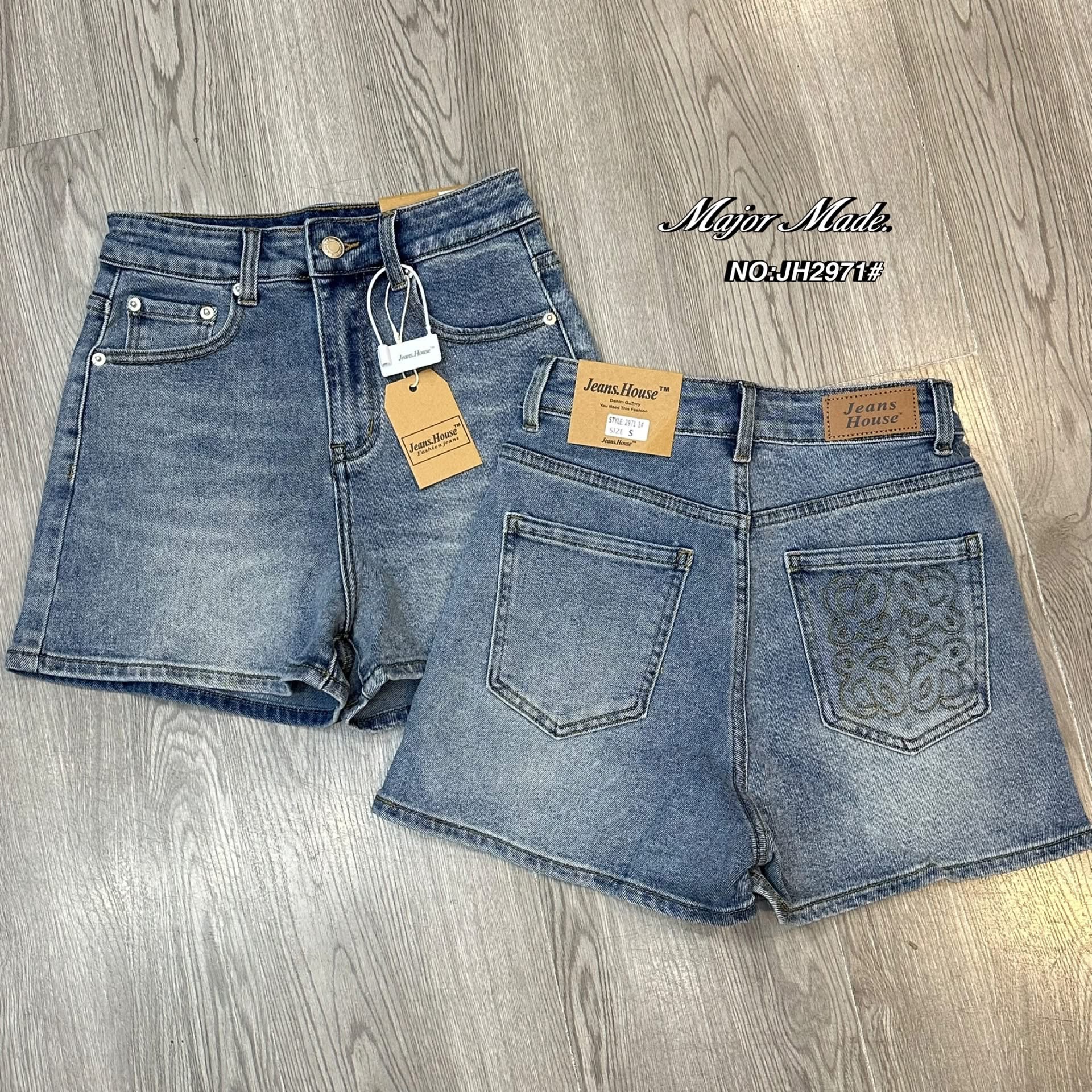 กางเกงยันส์ขาสั้น เอวสูงๆๆ ผ้ายีนส์ยืดค่า ทรงสวยมากกกก เนื้อผ้านิ่มสุดๆ สีฟอกสวยหรู เรียบๆ ดีเทลกระเป๋าหลังงานปักโลโก้น่ารักมาก ใส่สบาย : สินค้าคุณภาพ (พร้อมส่ง)