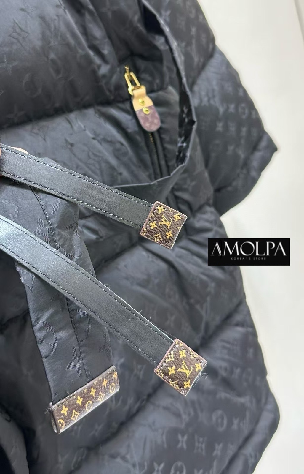 LONG JACKET BOMBER LV งาน hiend ใหม่ล่าสุด งาน 1:1 จริงๆ ตามช๊อปปปป งานสวยยยเป๊ะม๊าก ไม่ผิดหวังแน่นอน งานพรีเมียมมม!! 📍ใส่ได้ทั้ง ช ญ น๊า ใส่สบาย : สินค้าคุณภาพ (พร้อมส่ง)