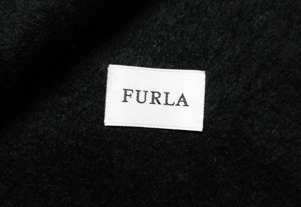 ผ้าพันคอไหมพรม FURLA นุ่มมาก (ของใหม่)
