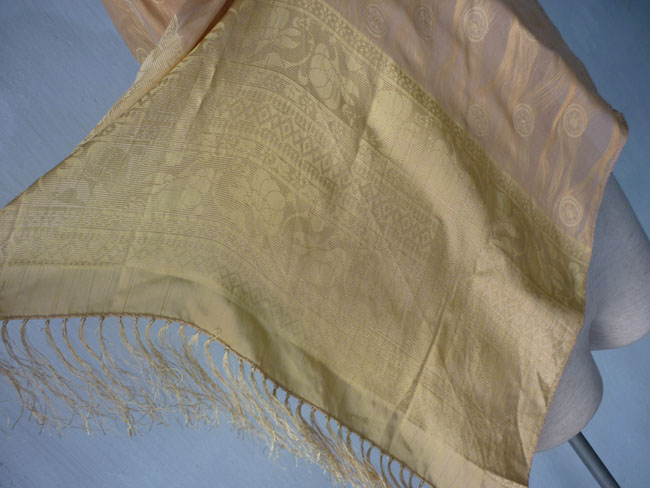 ผ้าพันคอ ผ้าคลุมไหล่ 100% Silk สวยมาก silk เป็นเส้นๆ เลย /ของใหม่/