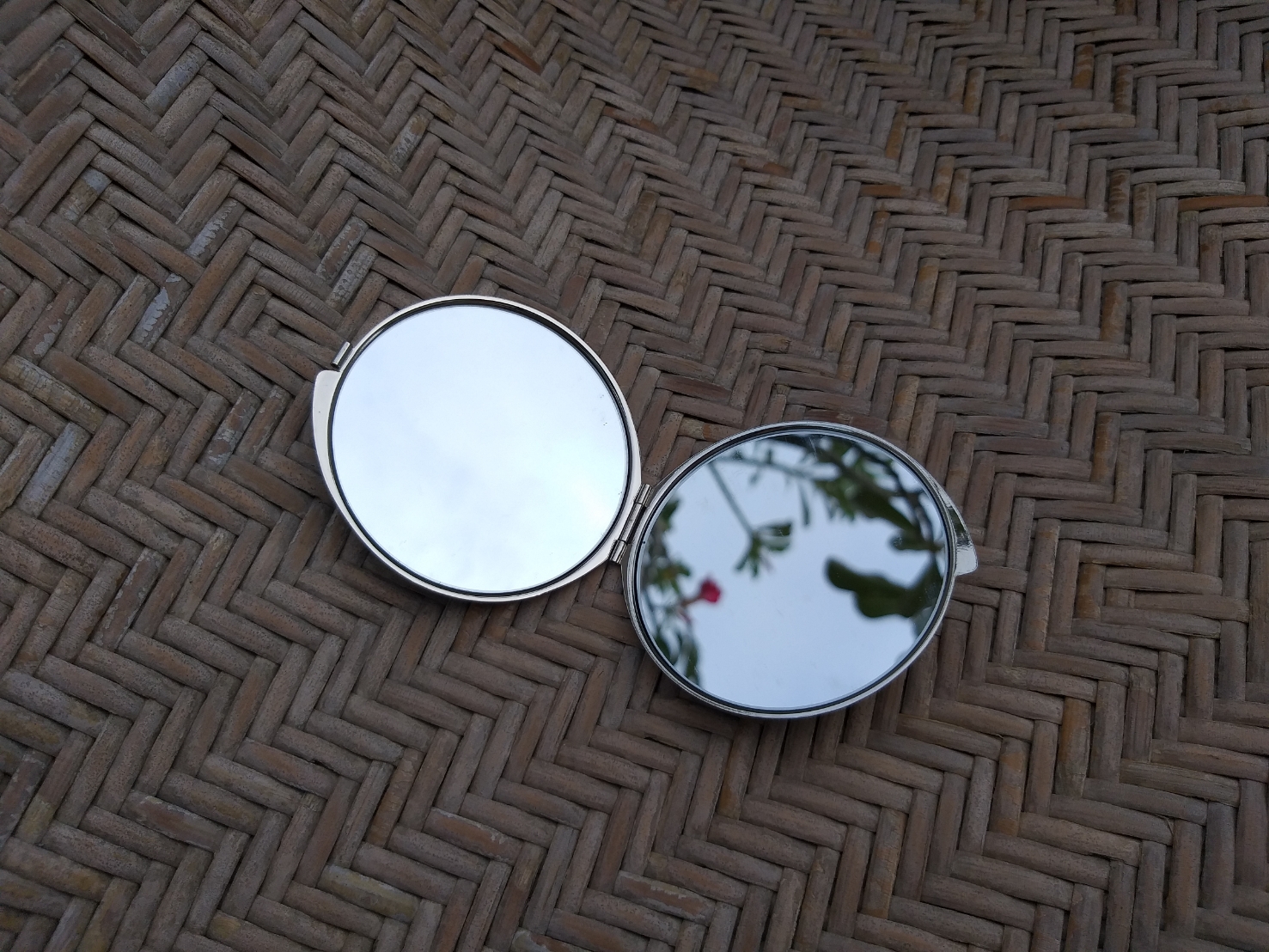 กระจกพับพกพา กระจก 2 แบบ สวยมากกกกก (ของใหม่)