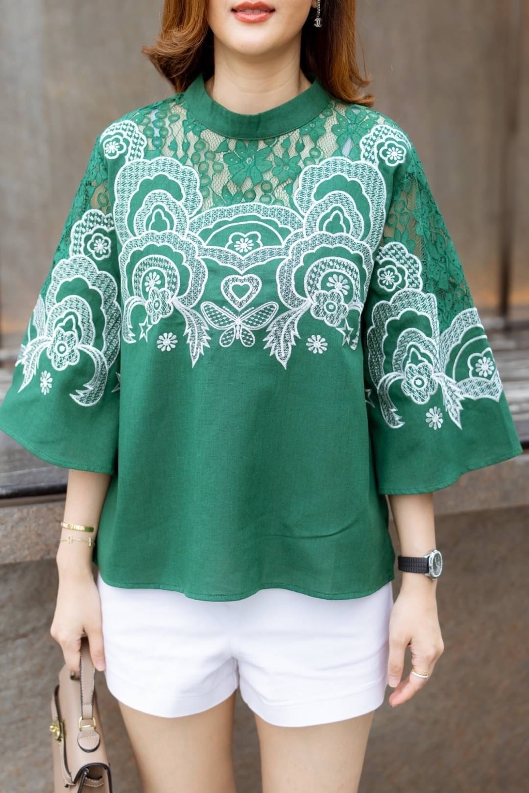 Cutie Minute เสื้อลินินผสมผ้าฝ้ายเกรดพรีเมี่ยม เนื้อผ้าขึ้นลายดีเทลงานแต่งด้วยผ้า ลูกไม้สวยงาม งานปักสวยงามอลังการ .ได้อย่างลงตัว ใส่สบาย : สินค้าคุณภาพ (พร้อมส่ง) .