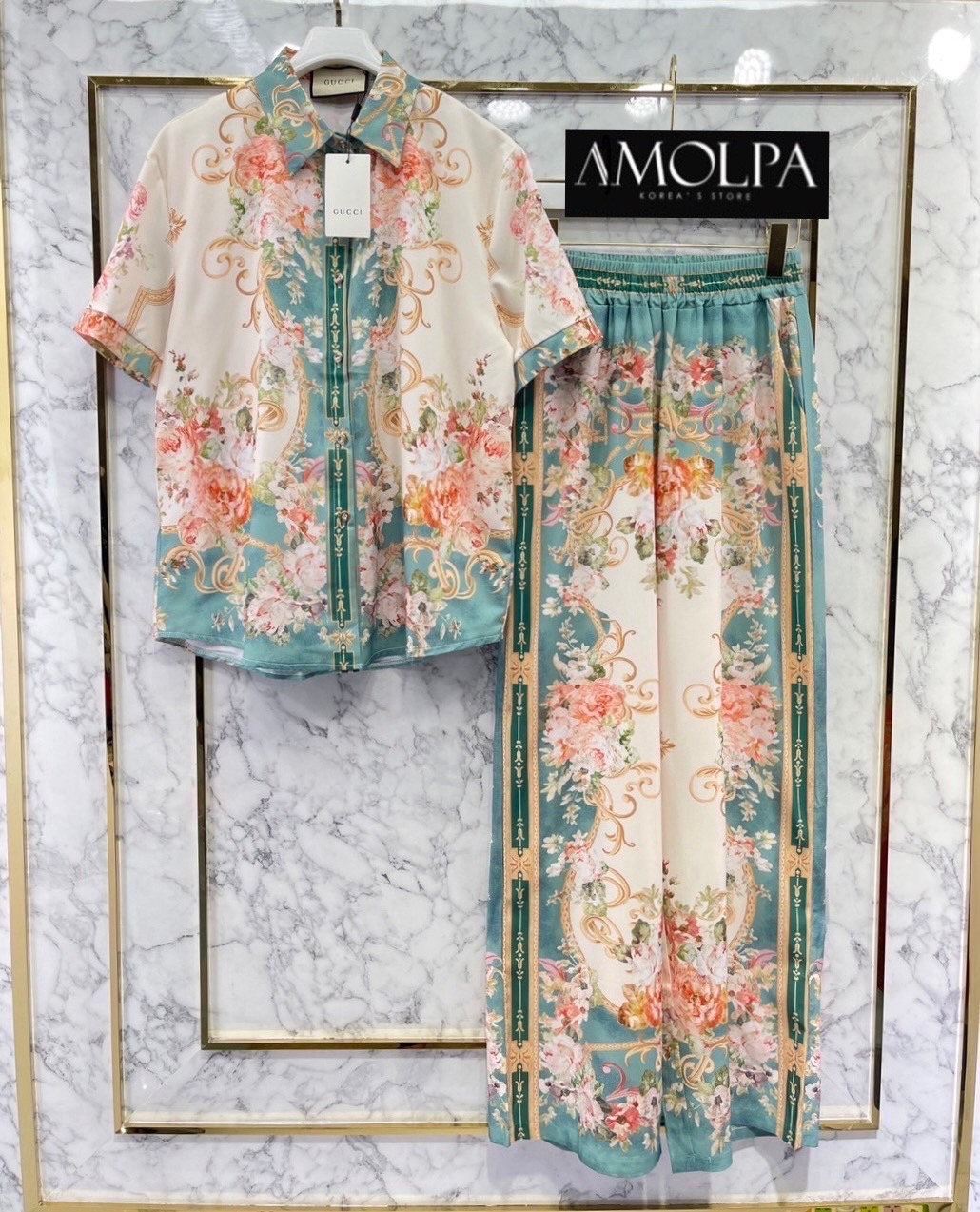 SET PAJAMAS GG งานใหม่ ตัวเสื้อ เป็นเชิ้ต GUCCI เด่นเป็นสง่า มาพร้อมกางเกง ขายาว ใส่เข้ากันลงตัว . สินค้าคุณภาพ (พร้อมส่ง)