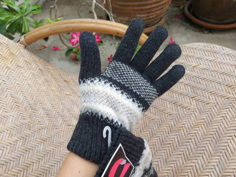 ถุงมือไหมพรมขนสัตว์ ลายสวย หนานุ่ม