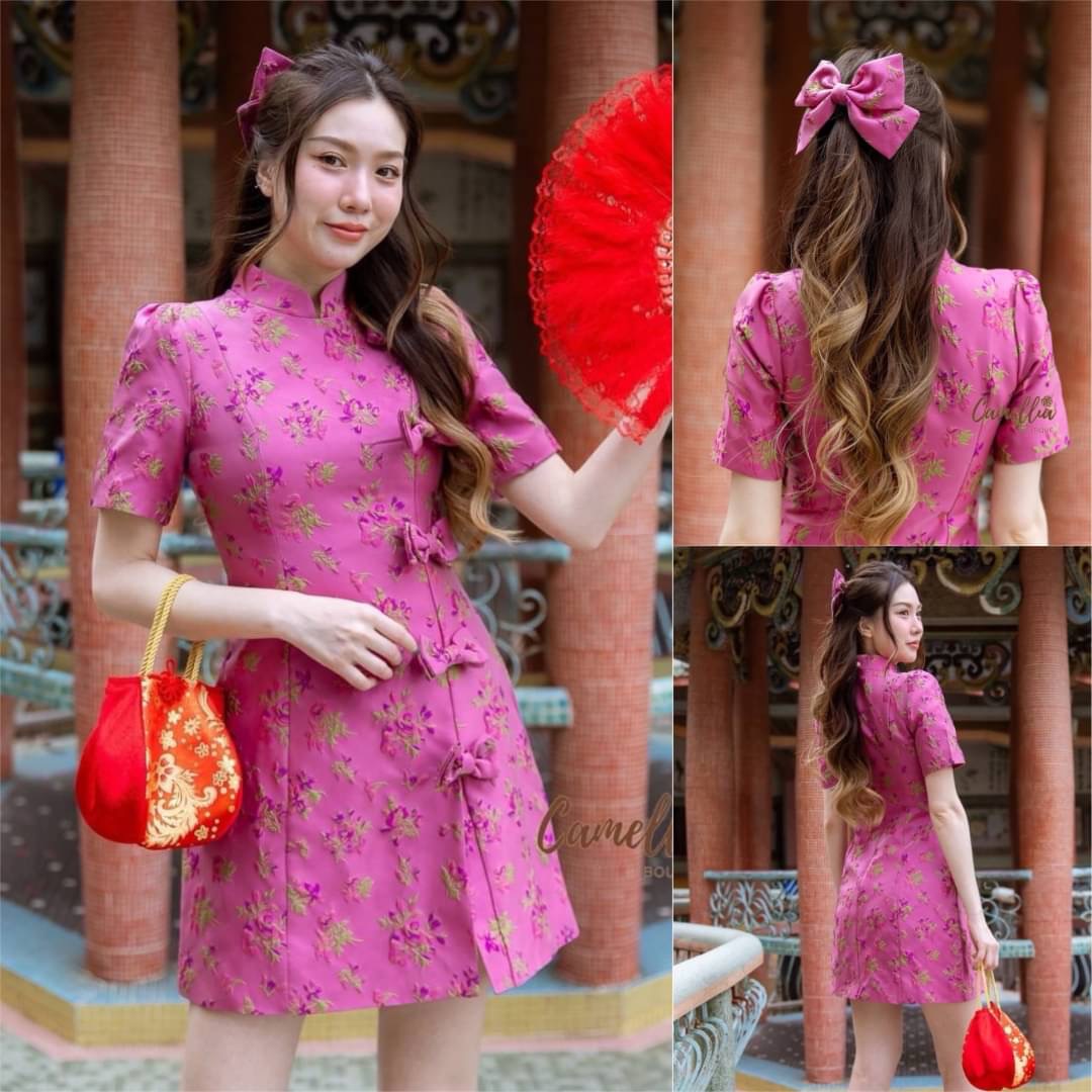 ชุดเดรสกี้เพ้าสีชมพูแต่งโบด้านข้าง มาพร้อมกิ๊ฟติดผม สวยครบชุดมากคะ งานผ้าทอลายสวย ใส่สบาย : สินค้าคุณภาพ (พร้อมส่ง)