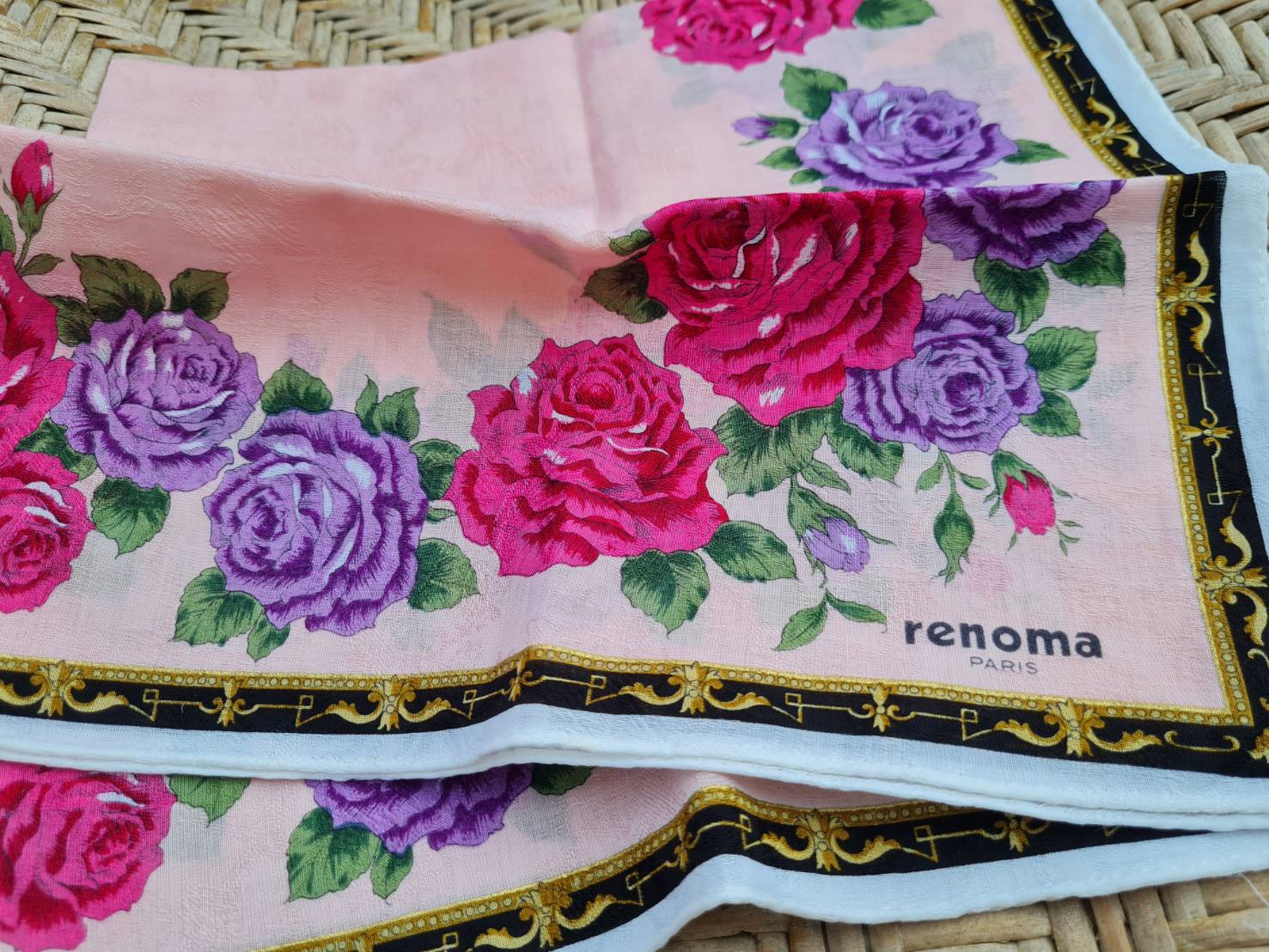 ผ้าเช็ดหน้า renoma สวยมากผืนนี้ ผืนใหญ่