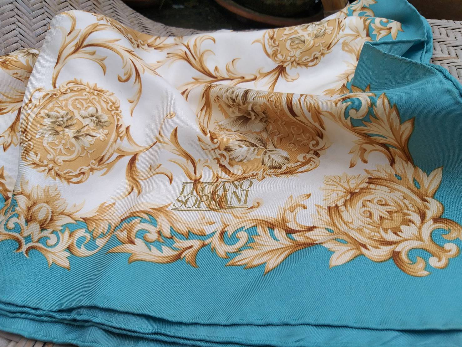 ผ้าคลุมไหล่ LUCIANO SOPRANI Silk