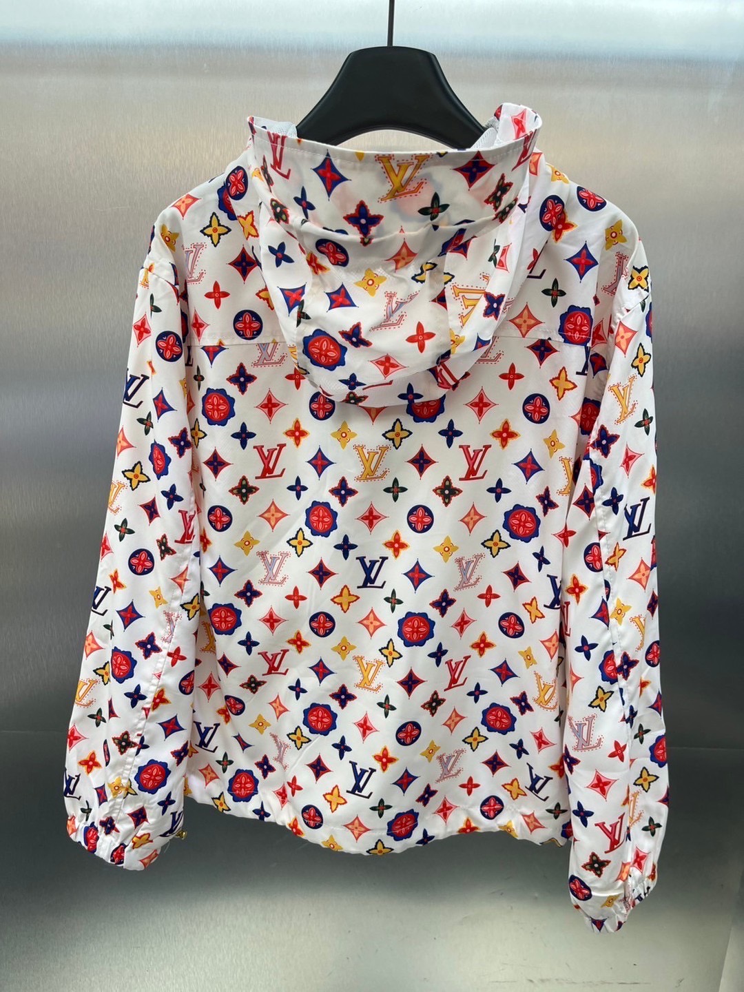 แจ็คเก็ต LV monogram multicolors แต่งฮู้ด ซับในอย่างดี สวยคอลล่าสุด งานสวยไฮเอ็น ใส่สบาย : สินค้าคุณภาพ (พร้อมส่ง)