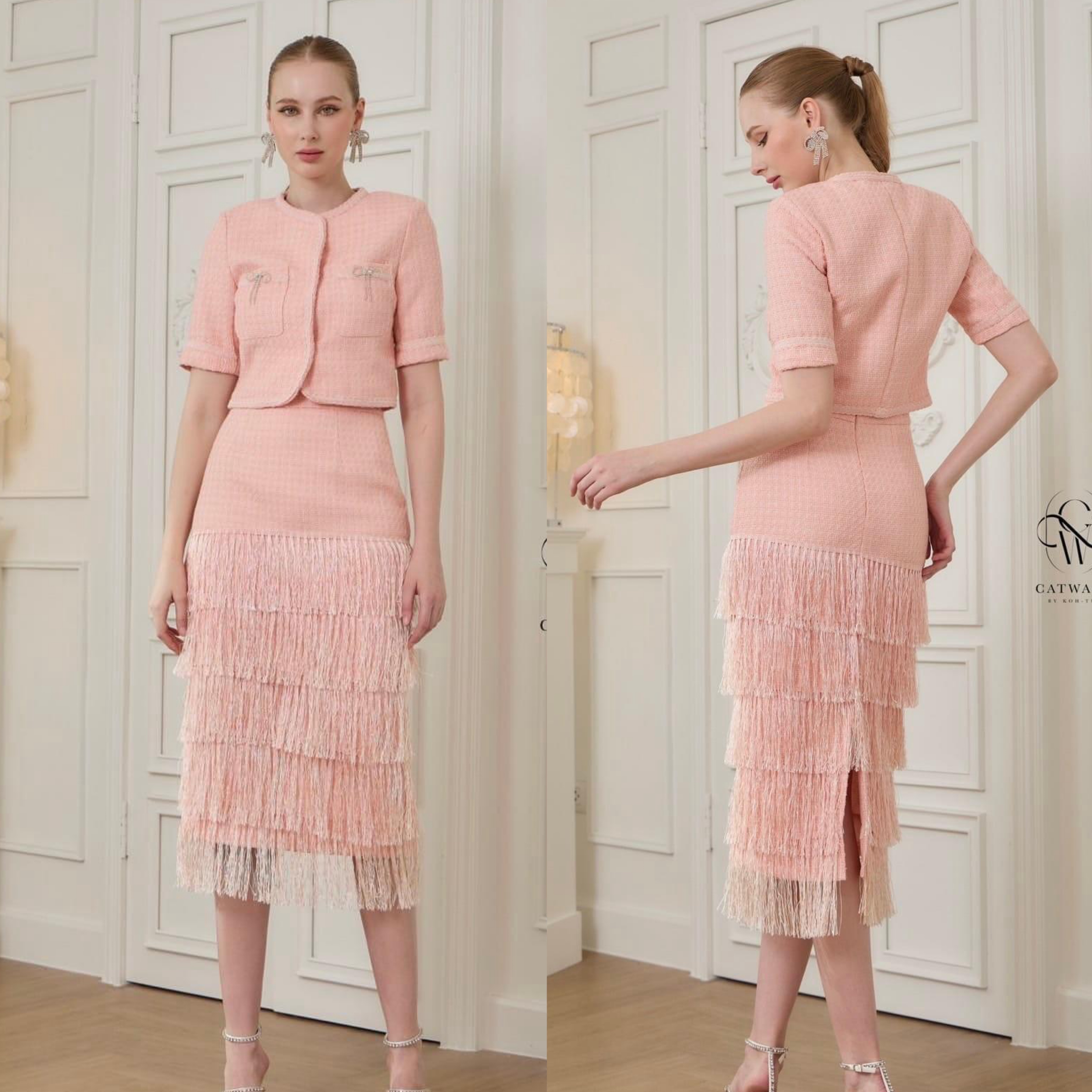 เซตเสื้อผ้าทวิต+กระโปรงแต่งพู่ เนื้อผ้าทวิตเกรดเอ ตัวเสื้อเป็นทรงกึ่งเข้ารูป แขนสั้น มีเข็มกลัดโบว์เพ็ชรแต่งที่กระเป๋าน่ารักมาก มาคู่กับกระโปรงทรงสอบยาว ใส่สบาย : สินค้าคุณภาพ (พร้อมส่ง)