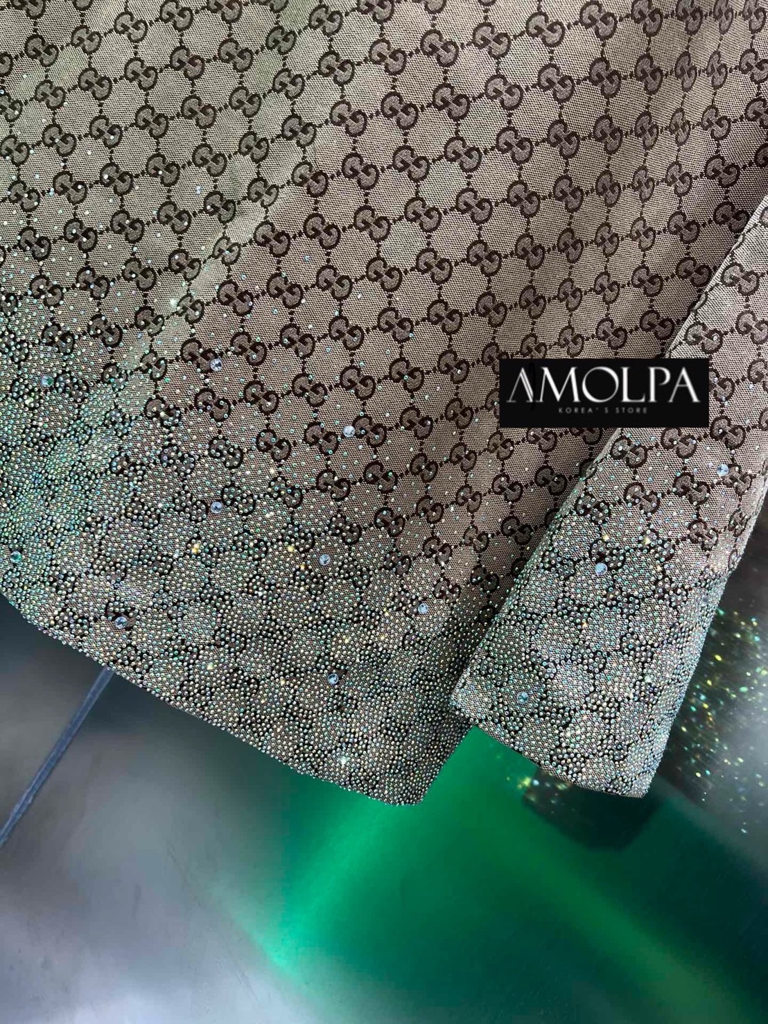 BLAZER GG งาน hiend ผ้าทอ คอลเลคชั่นใหม่ 2025SS ตัวเสื้อเป็น สูท GUCCI ผ้าทอ เนื้อผ้ามี TEXTURE อย่างดี ด้านในมีซับในทั้งตัว พรีเมียมมมมสุดๆค่ะ ใส่สบาย : สินค้าคุณภาพ (พร้อมส่ง)