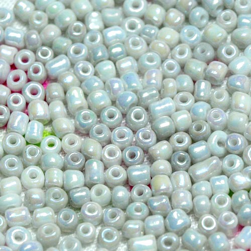 SB8-419 ซีดบีดไซส์กลาง 3 มิล. สีขาวเทามุกเหลือบรุ้ง Opaque White/Lt.Grey Pearl AB