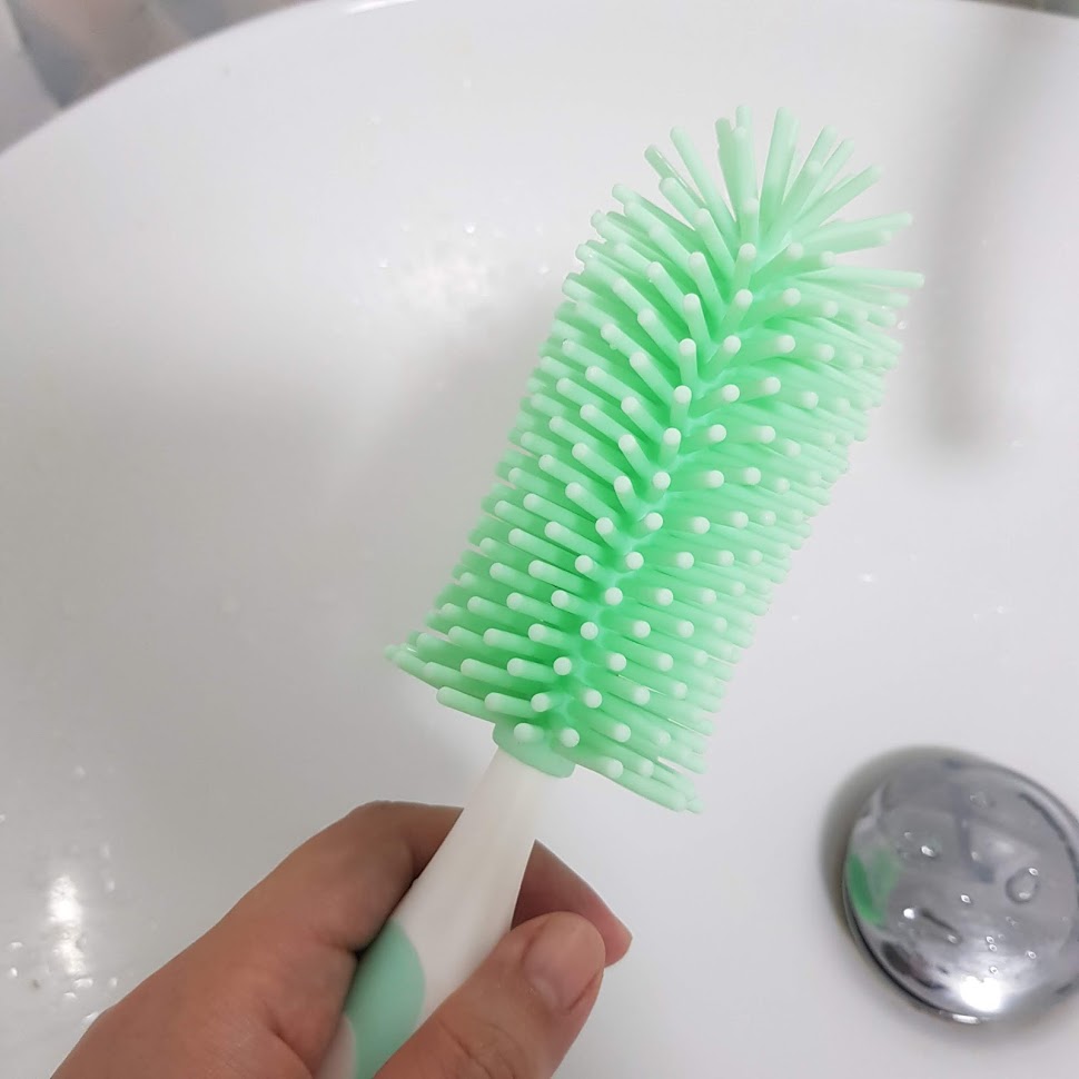 แปรงล้างขวดนมซิลิโคน 360 องศา พร้อมแปรงล้างจุกนมเก็บในด้ามจับ วางตั้งได้