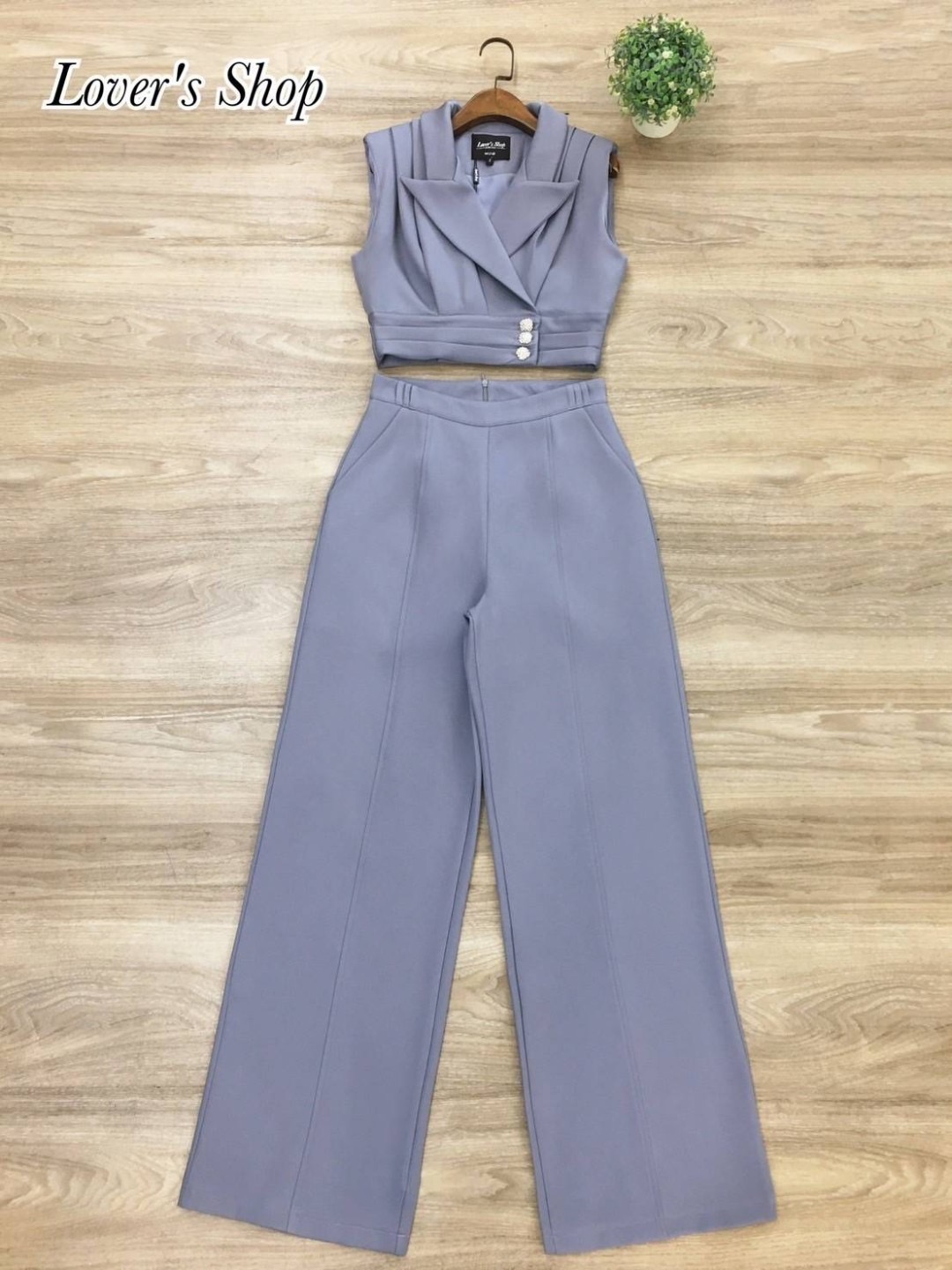 Set.2ชิ้น ลุคเรียบหรูดูผู้ดี เซ็ทนี้โดเด่นที่ตัวเสื้อ เย็บจับจีบมีความสวยหรู เสื้อเย็บขอบเอว แต่งกระดุม3เม็ด มีซับในอย่างดี มาพร้อมกางเกงเอวสูง ใส่สบาย : สินค้าคุณภาพ (พร้อมส่ง)