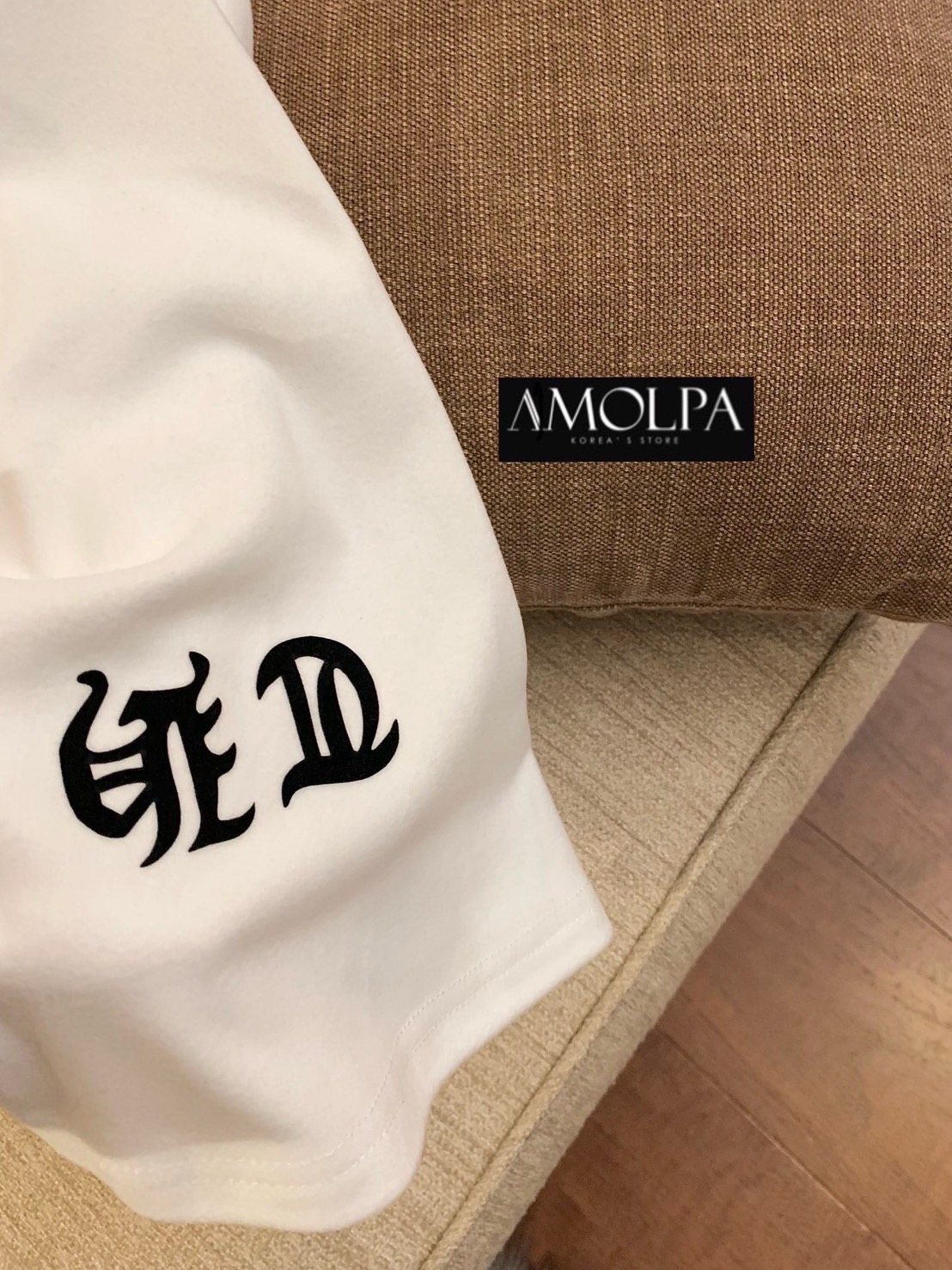 เสื้อแขนยาว CH ใหม่กระแทกช๊อปปปป งานสวยม๊ากกก ลายใหม่ สดใส งานน่ารักมาก ผ้าเด้ง. ใส่สบาย : สินค้าคุณภาพ (พร้อมส่ง)