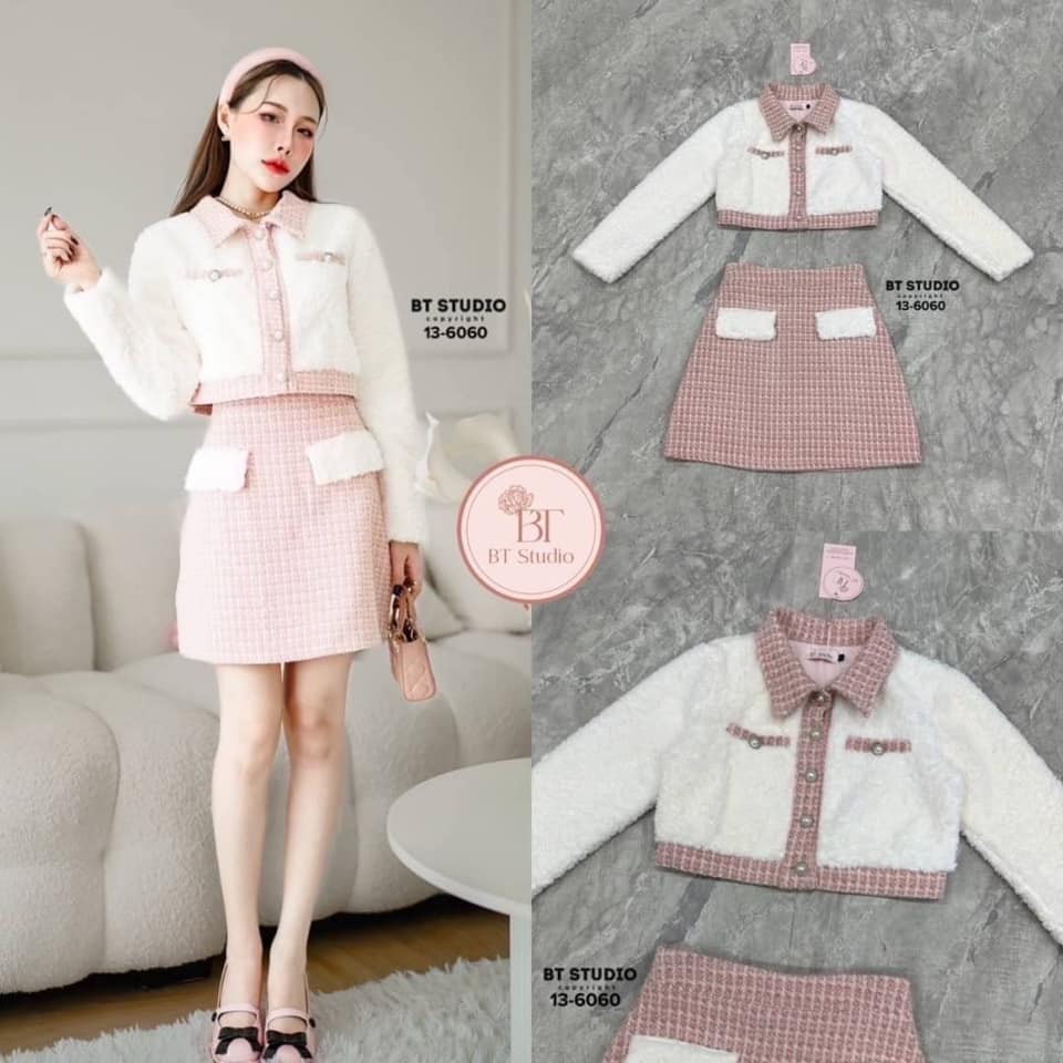 เซท 2 ชิ้น เสื้อแขนยาวขนแกะนุ๊มนุ่ม แต่งปก ตัดแทบลายสก็อตสีชมพู ติดด้วยกระดุมมุก มาพร้อมกระโปรงสั้นลายสก็อตสีชมพู ใส่สบาย : สินค้าคุณภาพ (พร้อมส่ง)