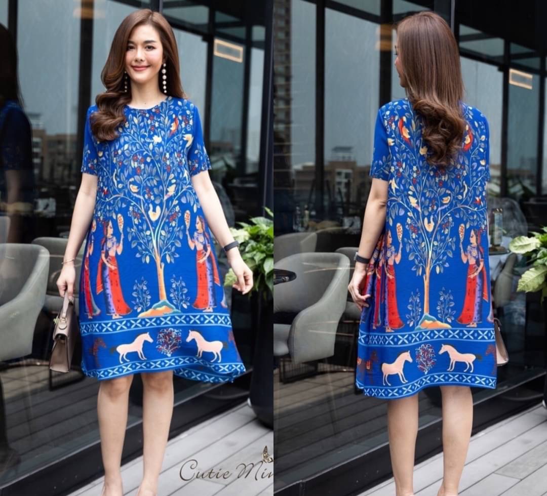 เดรสผ้าอัดพลีทมาพร้อมลายพิมพ์ที่เล่าเรื่อง ราวลายพิมพ์สวยคมชัดชุดใส่ง่ายสบายๆ โดดเด่นมากค่ะ ใส่สบาย : สินค้าคุณภาพ (พร้อมส่ง)