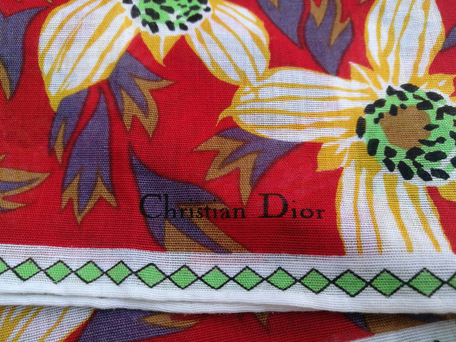 ผ้าเช็ดหน้าแบรนด์เนม Christian Dior สวยมากกก