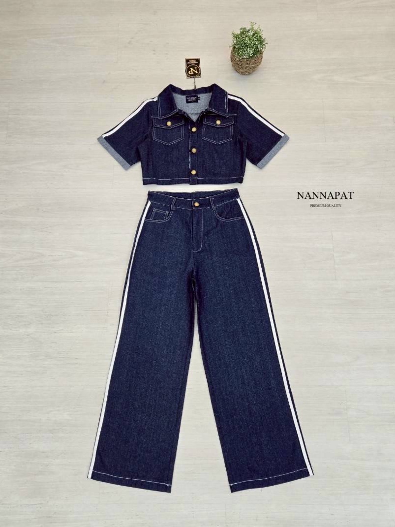 Set เสื้อดีไซน์เก๋ แต่งแถบแขน กระเป๋าคู่เล็กๆ กระดุมทอง มาพร้อมกางเกงขายาวทรงสวยสับมาก แต่งแถบเท่ๆ ใส่สบาย : สินค้าคุณภาพ (พร้อมส่ง)