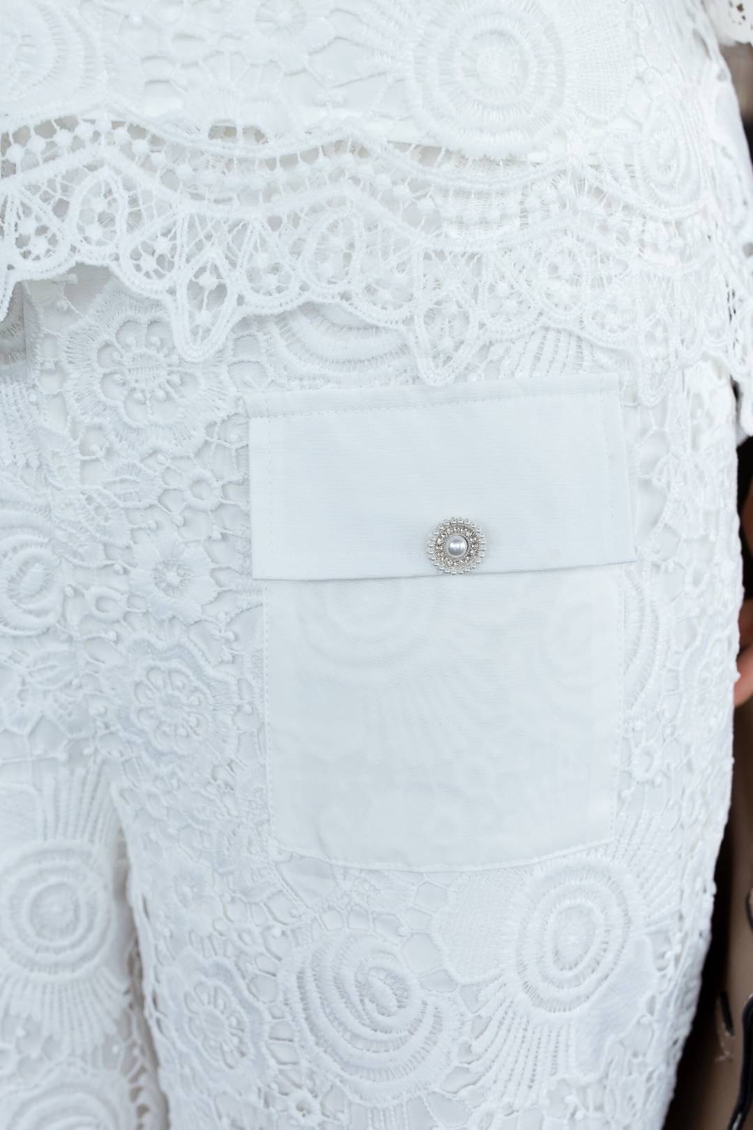 ชุดเซ็ทลูกไม้ลายเชิง ทั้งชุด แต่งกระเป๋าทั้งเสื้อและ กางเกง ประดับด้วยกระดุมมุก มีซับในทั้งชุด ใส่สบาย สินค้าคุณภาพ (พร้อมส่ง)