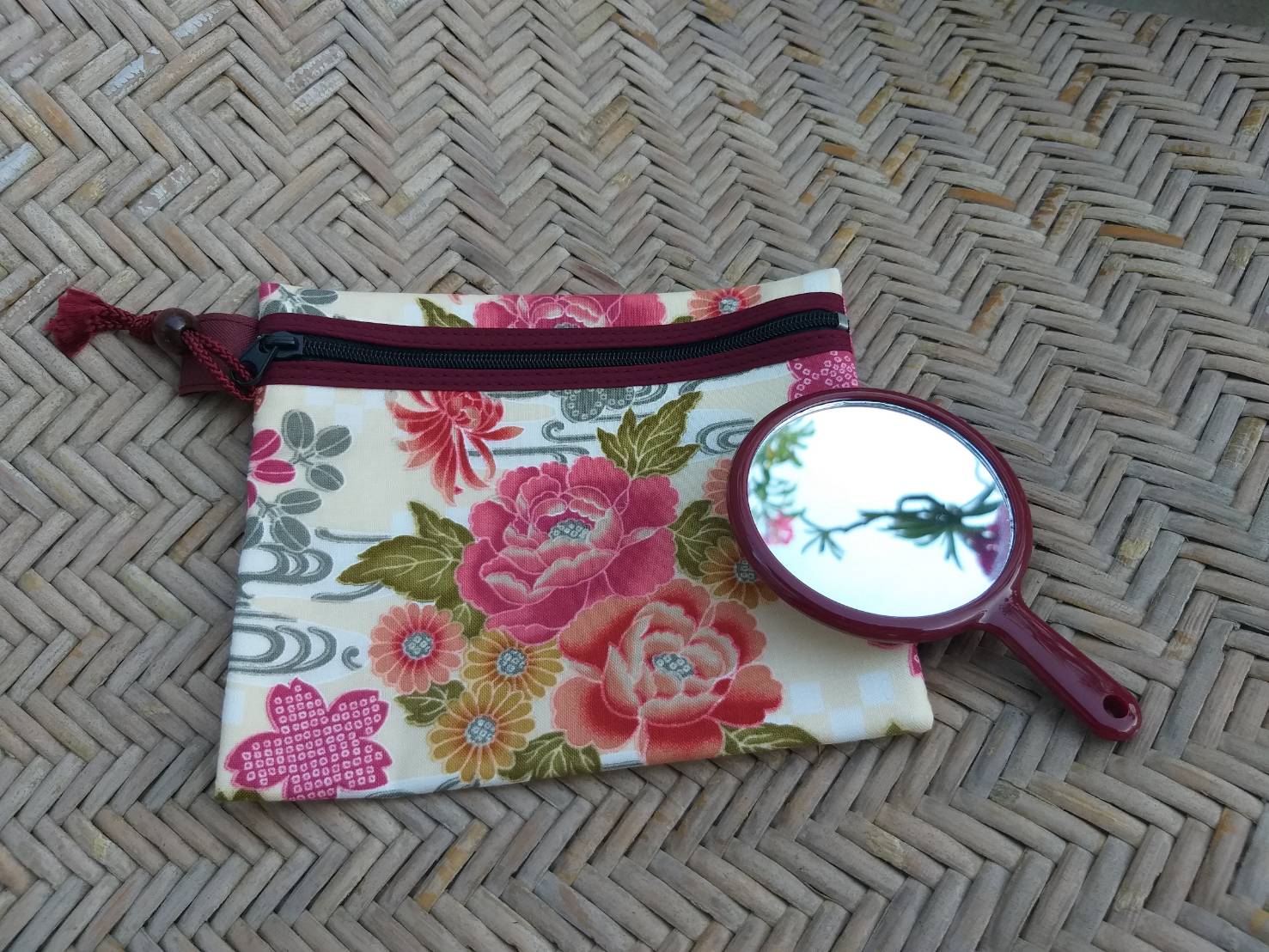 กระเป๋าใส่เครื่องสำอางค์ พร้อมกระจก sankosen (ของใหม่)