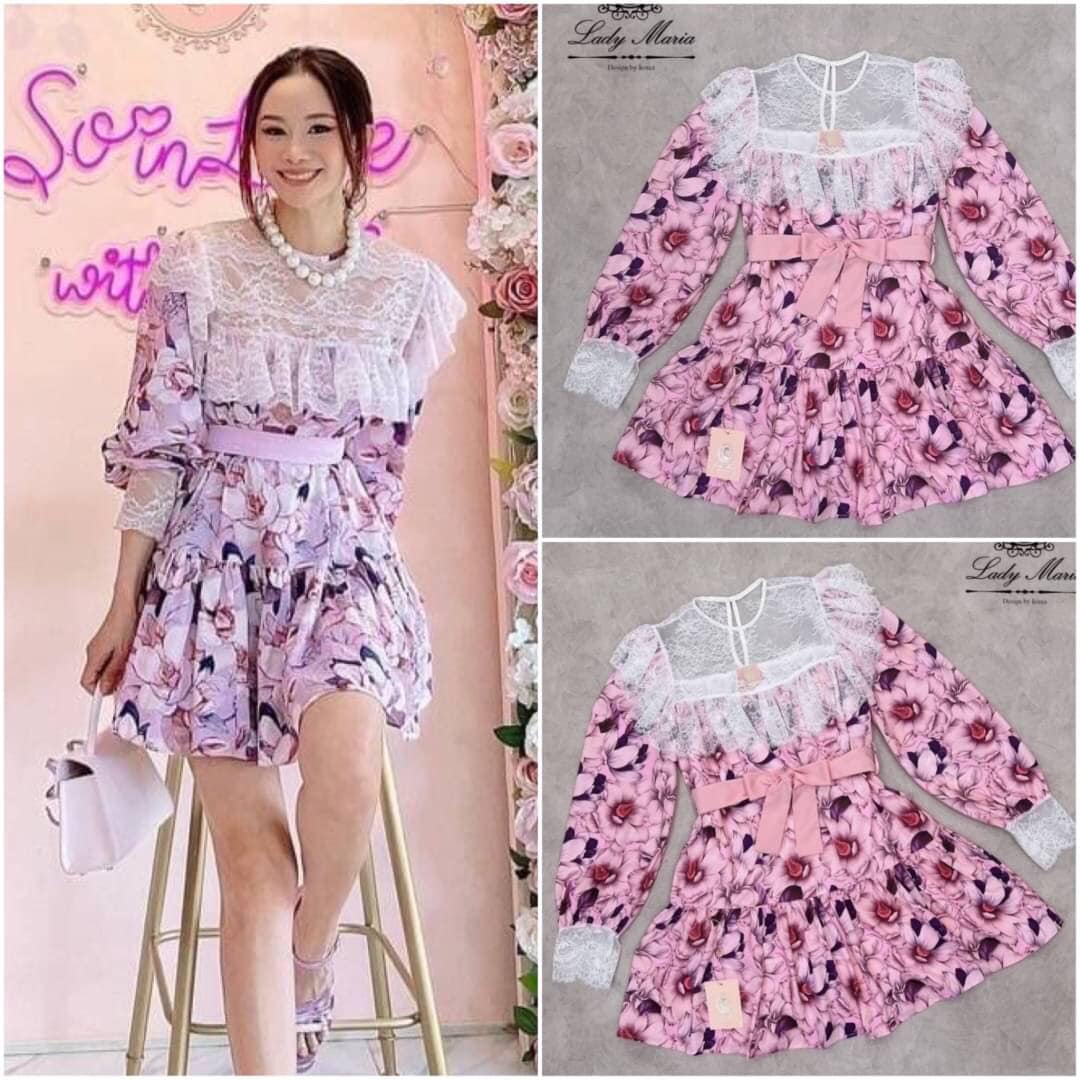 มินิเดรส ลายดอกไม้สีชมพู คอระบายลูกไม้ เป็นซีทรู แขนยาวปลายแขน แต่งลูกไม้ ผ้าพริ้วนิ่มลื่น มาพร้อมเชือกผูกเอว ซับในทั้งชุด ความยาวกำลังน่ารัก สินค้าคุณภาพ (พร้อมส่ง)