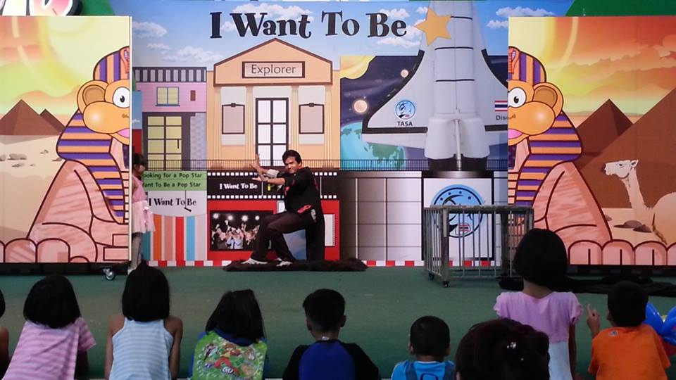 มายากล นักมายากล การแสดง โชว์ Magic Show ห้างซีคอนสแควร์
