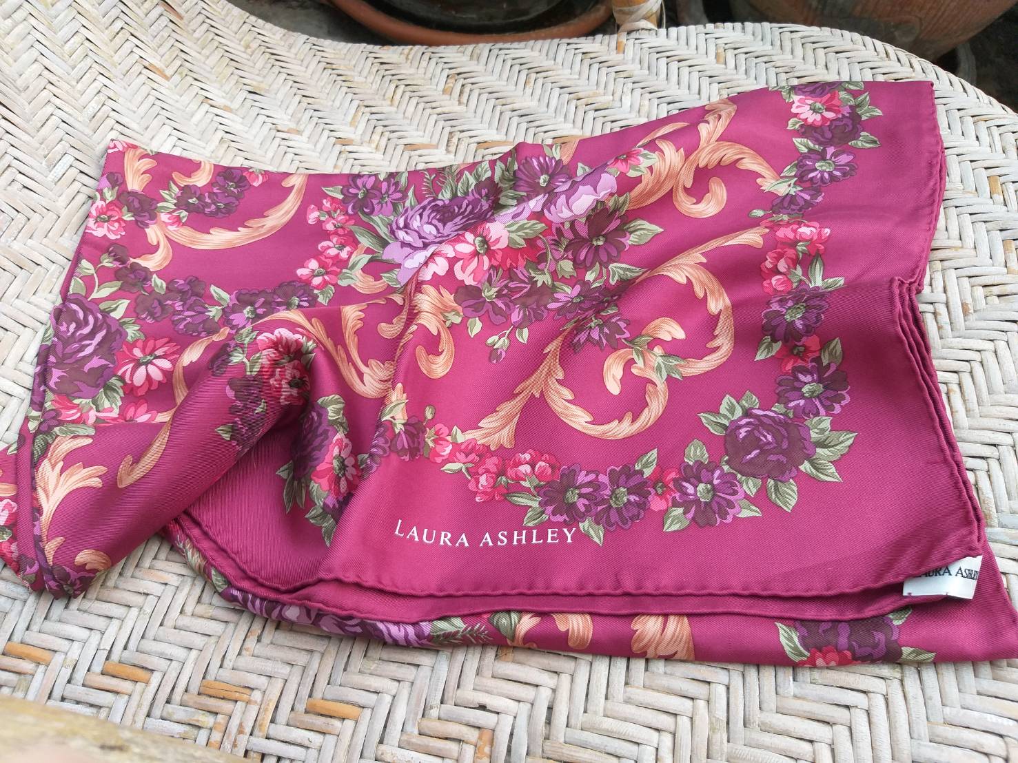 ผ้าคลุมไหล่ 100% Silk LAURA ASHLEY