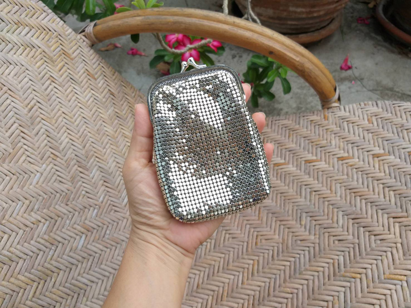 กระเป๋าใส่เหรียญ เกล็ดโลหะ สวยสุดอีกใบค่ะ
