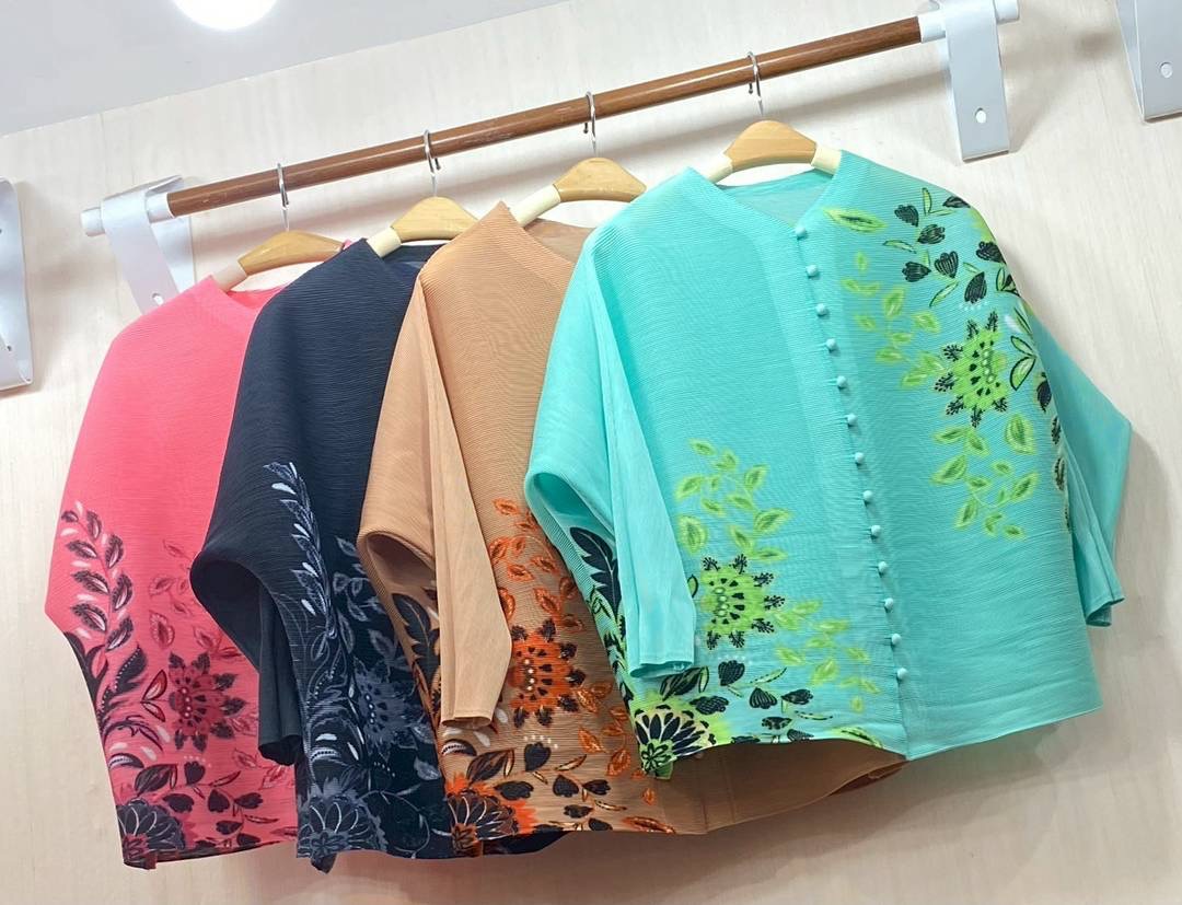 เสื้ออัดพลีทเนื้อดี งาน AA Premium แบบงานแบรนด์ สไตล์มาดาม สวย เรียบหรู ใส่สบาย : สินค้าคุณภาพ (พร้อมส่ง)