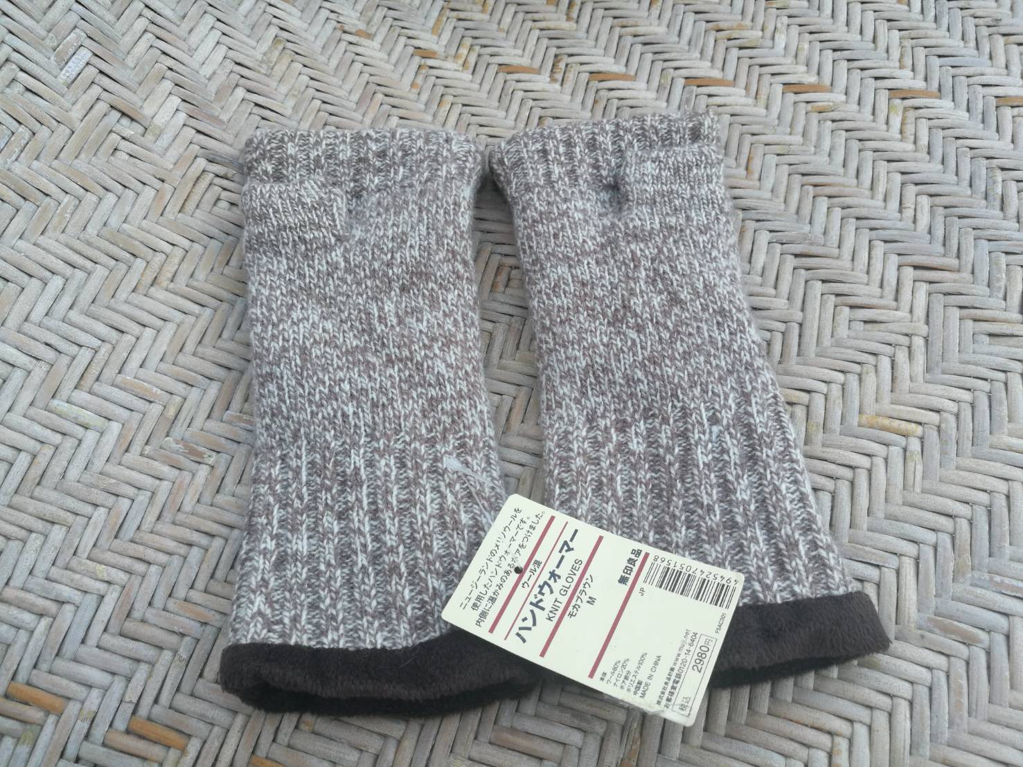 ถุงมือไหมพรมครึ่งท่อน บุขนหมีสุดนิ่ม (ของใหม่)