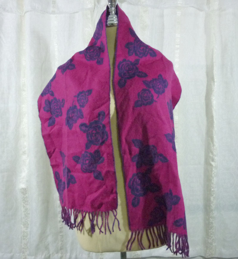 ผ้าพันคออุ่นติดลบ ลายดอกกุหลาบ สีสวย ใช้ได้ 2 หน้า