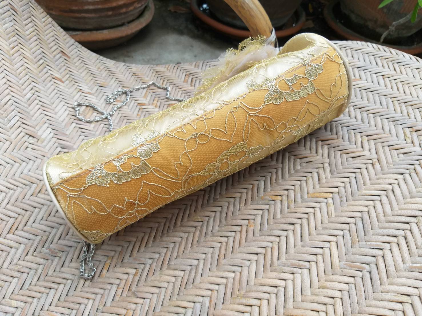 กระเป๋าออกงาน ผ้าสีทองบุผ้าลูกไม้ สวยหรูสุดๆ (ของใหม่)