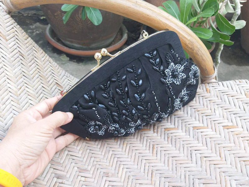 กระเป๋าออกงาน ทรงเฉียง เก๋มาก สวยมาก (ของใหม่)