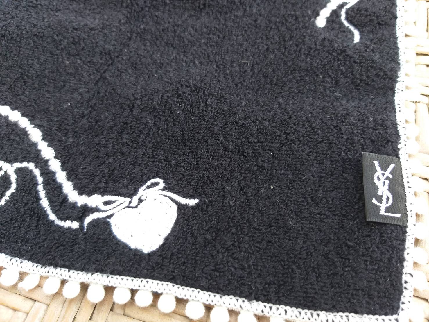 ผ้าขนหนูเช็ดหน้า Yves Saint Laurent สวยมาก