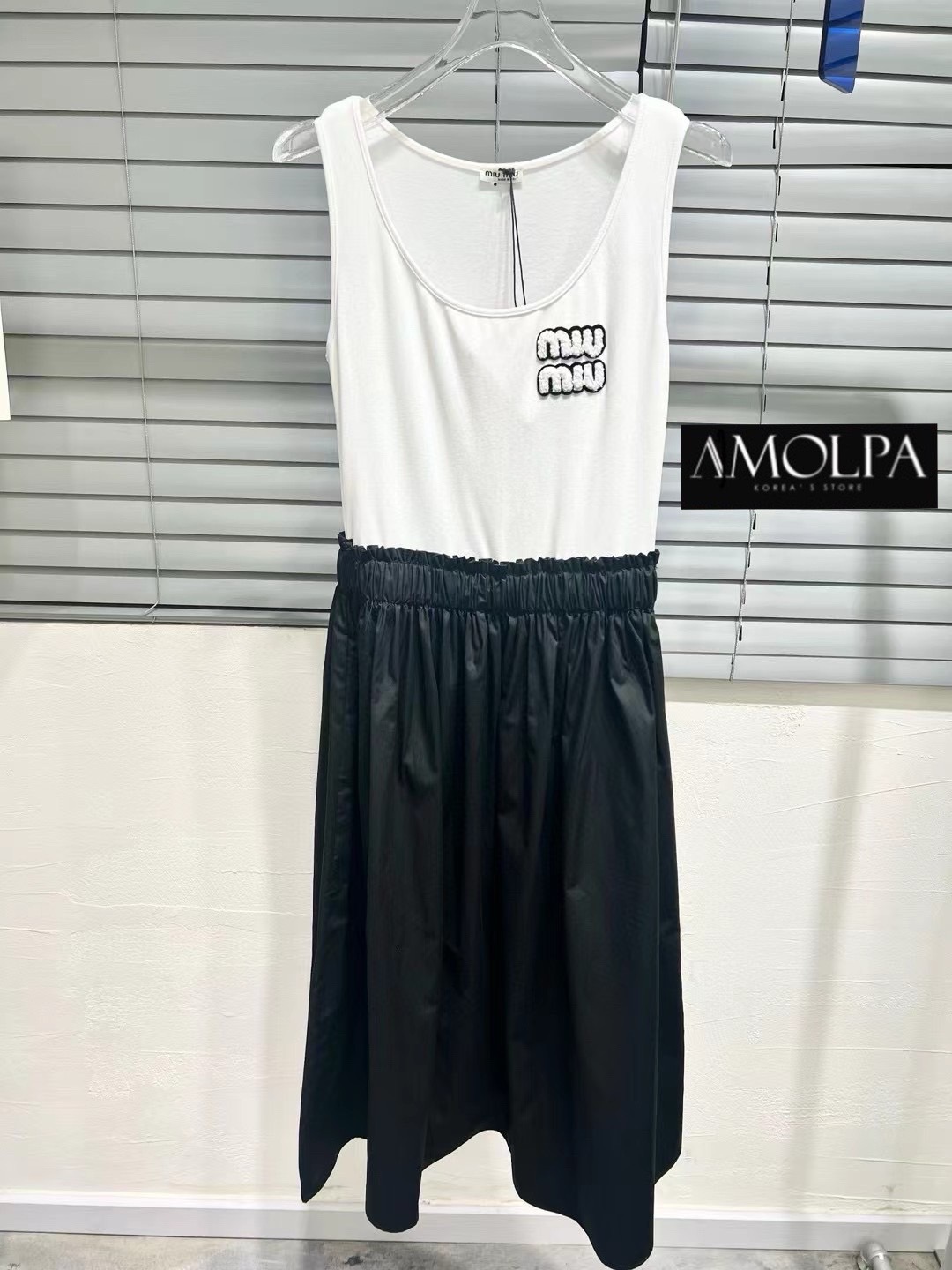 LONG MAXI DRESS MIU MIU ตัวนี้ทรงยาว มีน้ำหนัก งานทูโทน ใส่ออกงาน สินค้าคุณภาพ (พร้อมส่ง)