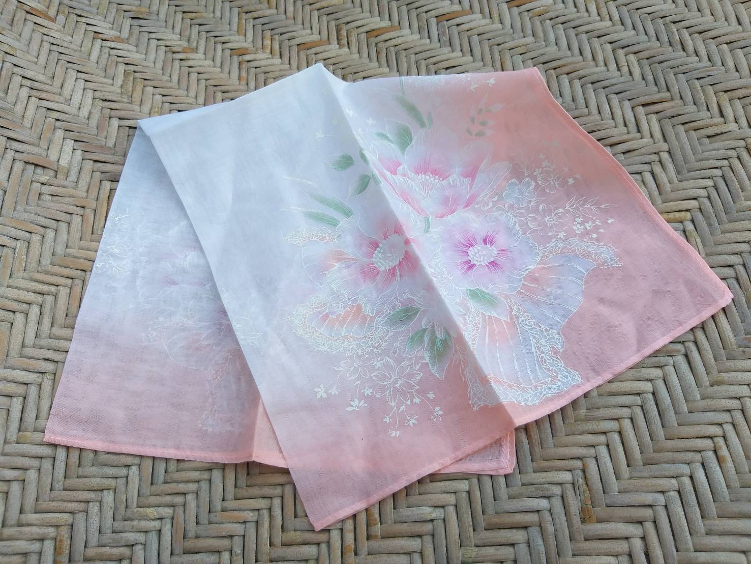ผ้าเช็ดหน้าลายดอกไม้ สวยมาก ผ้านุ่มมม