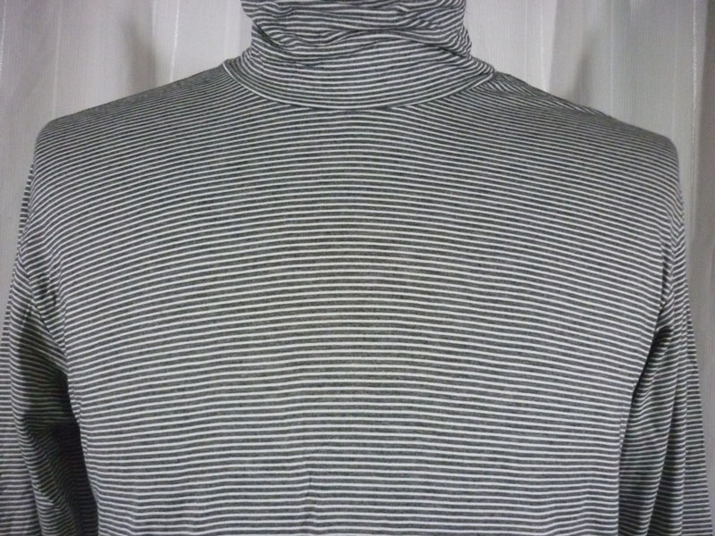 เสื้อฮีทเทคชาย Uniqlo SzM-L ลายขาวเทา