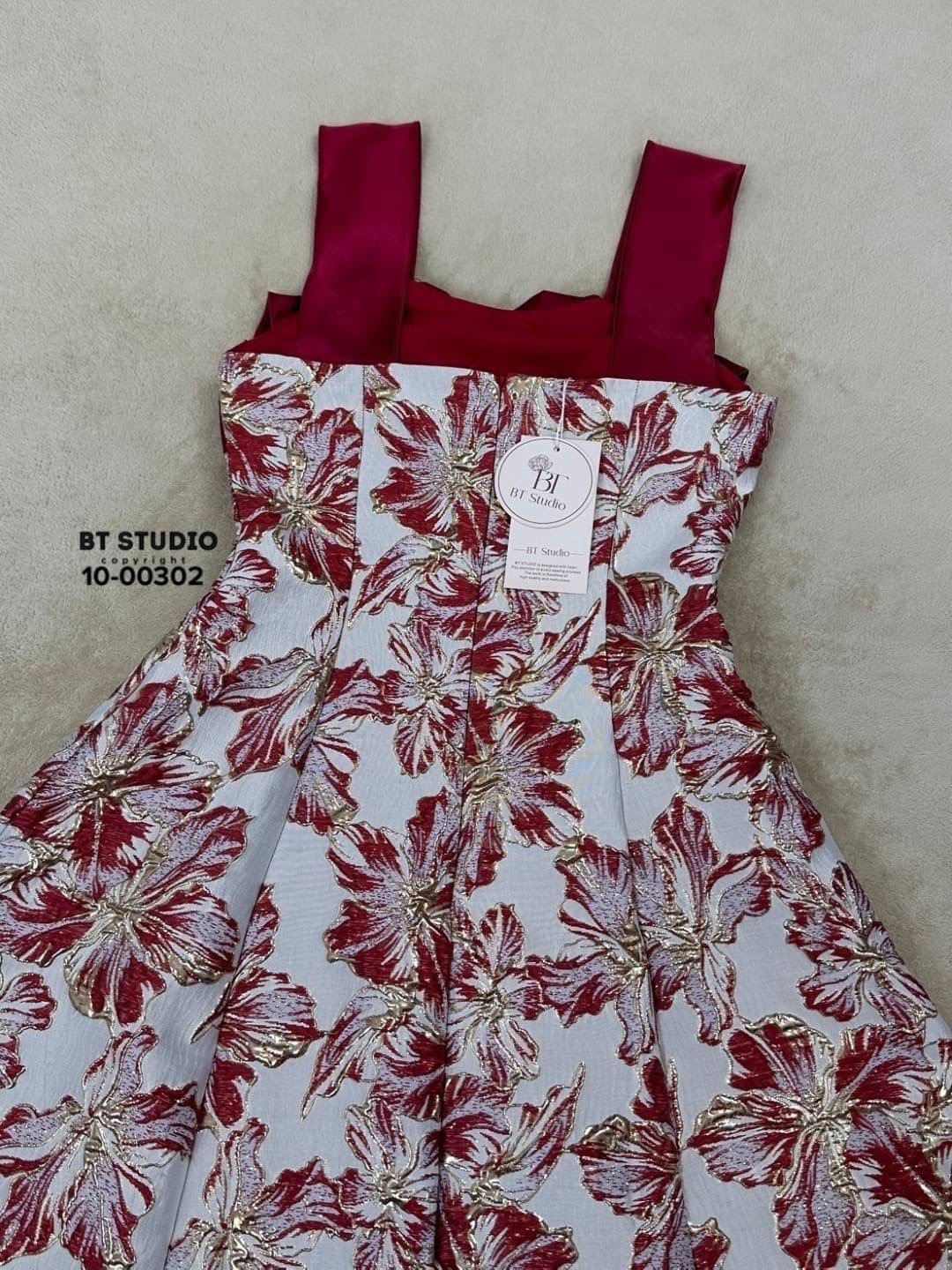 เดรสยาวสายเดี่ยวดีเทลแต่งระบายช่วงอกตรงกลางถ่วงด้านข้างแต่งระบายชายห้อย งานเนื้อผ้าซาตินตัดด้วยผ้าทอลายงานสวยเนื้อผ้าดีมีซับใน คัตติ๊งสวยมาก ใส่สบาย : สินค้าคุณภาพ (พร้อมส่ง)