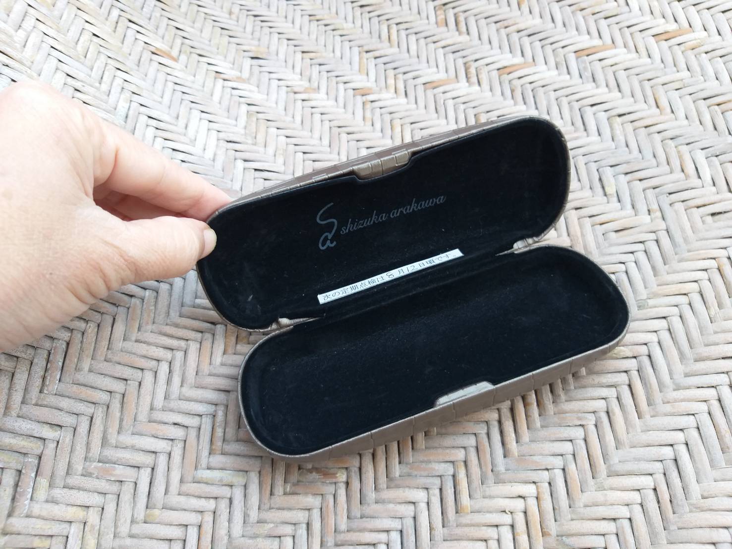 กล่องแว่นหนัง กล่องแข็งอย่างดี สวยมาก