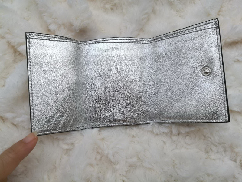 กระเป๋าสตางค์ FENDI MICRO F IS FENDI TRIFOLD WALLET