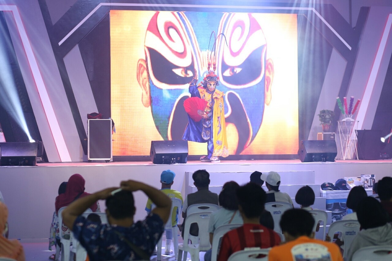 มายากลเปลี่ยนหน้า เปลี่ยนหน้ากากจีน โชว์เปลี่ยนหน้า งิ้วเปลี่ยนหน้า "งาน HILUX REVO FESTIVAL 2020" 13/09/2563