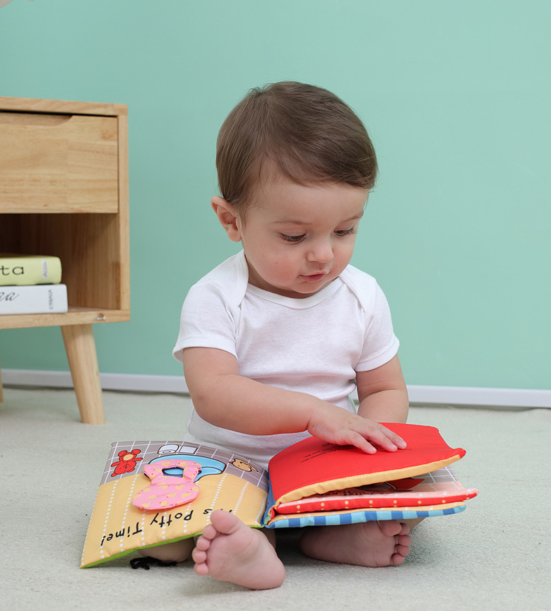 หนังสือผ้าสอนเข้าห้องน้ำ It's Potty Time ถอดตุ๊กตาออกมาเล่นได้