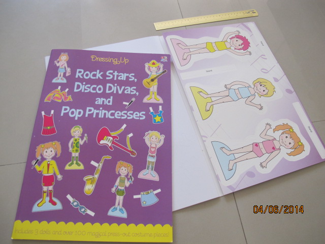 Giant Paper Dolls Dressing up : Rock Stars & Disco Divas & Pop Princesses แต่งตัวตุ๊กตากระดาษ เล่มโต : สาวร๊อค สาวดิสโก้ และเจ้าหญิงป๊อป